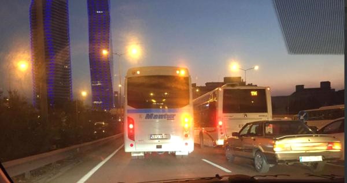 İzmir\'de Göreve Giden Polisler Kaza Yaptı: 2 Şehit, 3 Yaralı (2)- Yeniden