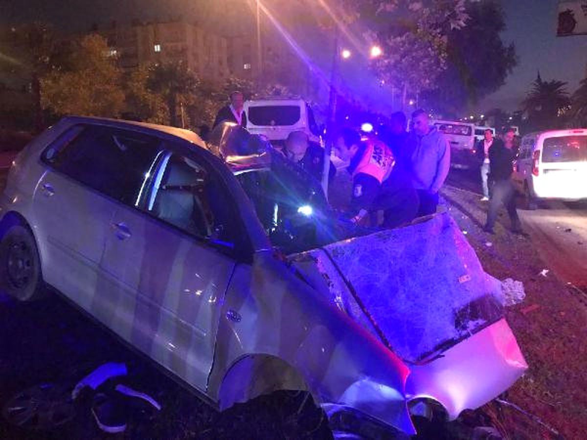 İzmir\'de Kaza: 2 Polis Hayatını Kaybetti, 3 Polis Yaralı (3)- Yeniden