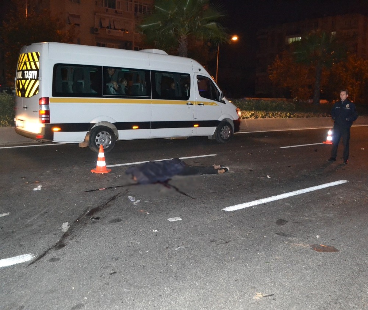İzmir\'de Polisler Kaza Yaptı: 2 Şehit, 3 Ağır Yaralı