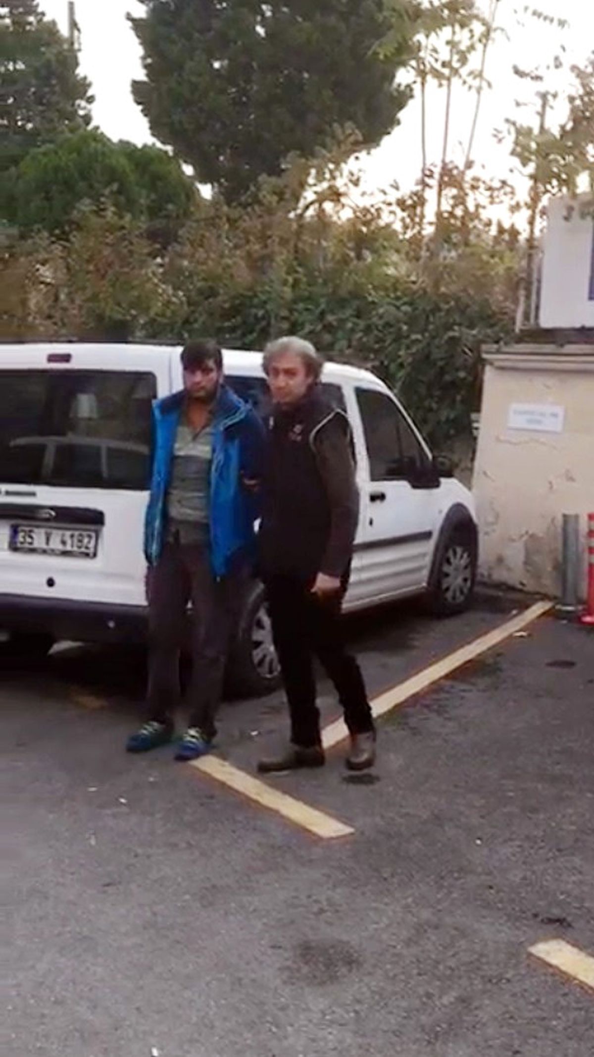 İzmir\'de Terör Operasyonu: 15 Gözaltı