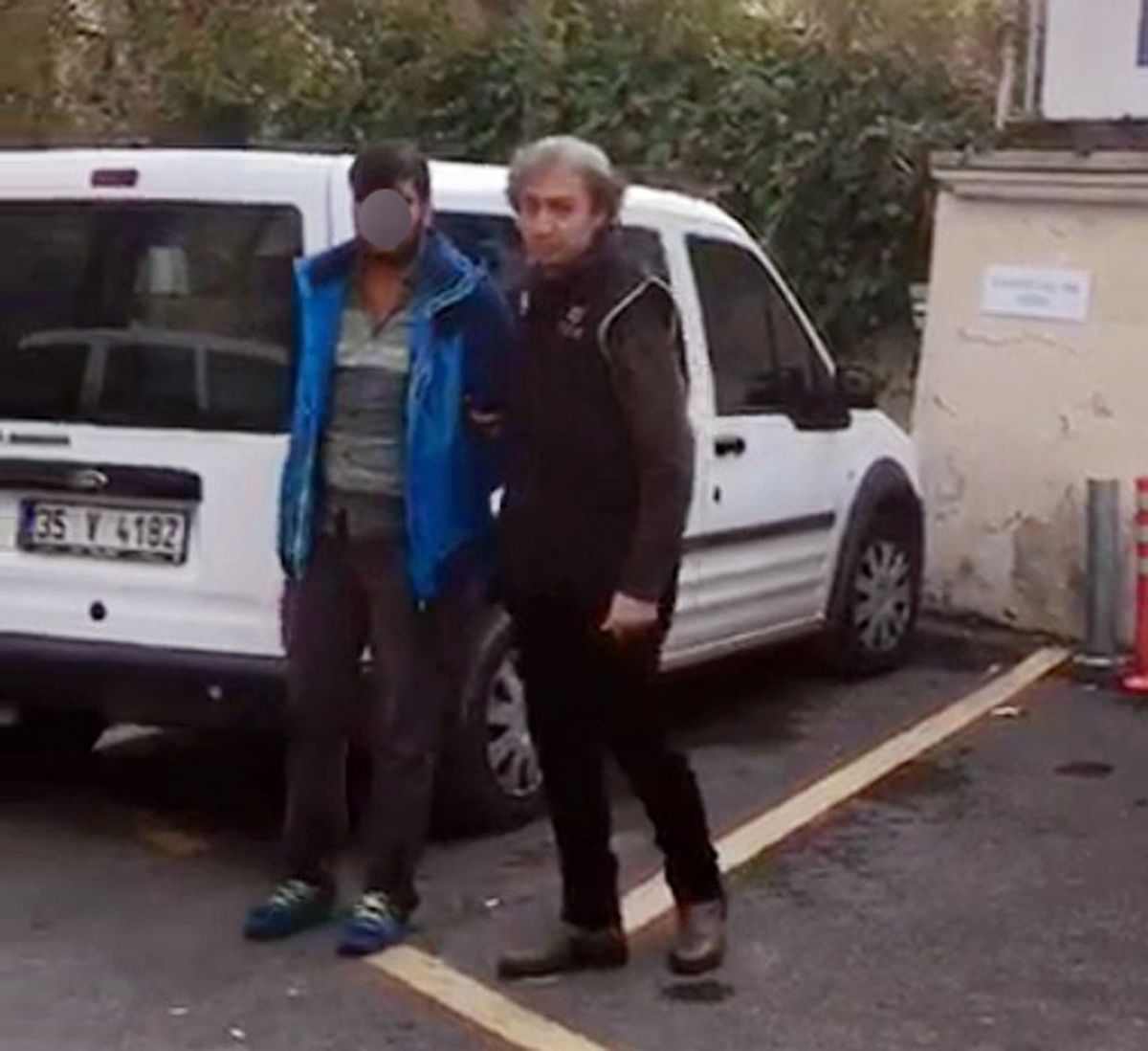İzmir\'de Terör Operasyonu: 15 Gözaltı