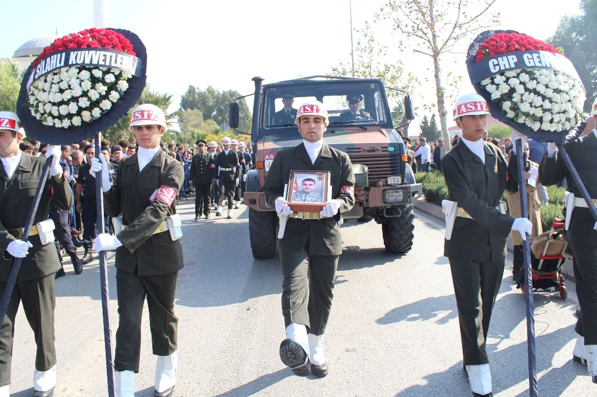 İzmir Şehidini Uğurladı