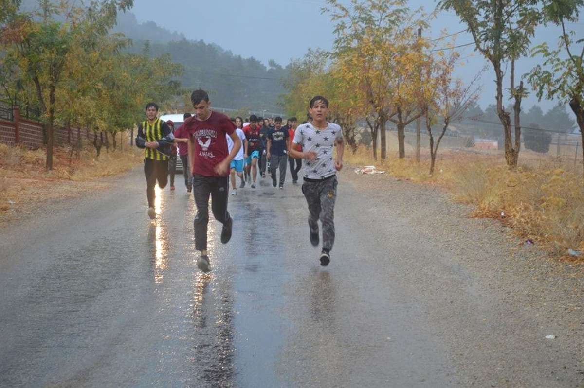 Karaman\'da Öğrenciler Cumhuriyet İçin Koştu