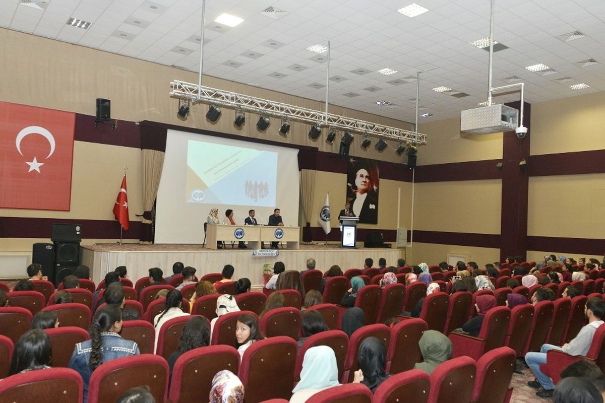 Kmü\'de Birinci Sınıf Öğrencilerine Oryantasyon Eğitim