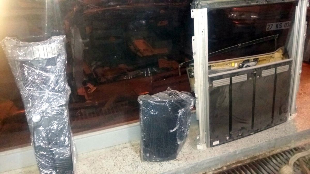 Lüks Otomobilleri Çalıp Parçalayan Hırsızlara Suçüstü