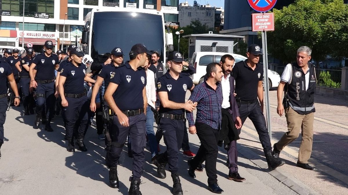 Mersin\'de Emlak Dolandırıcılığı Operasyonu: 28 Gözaltı