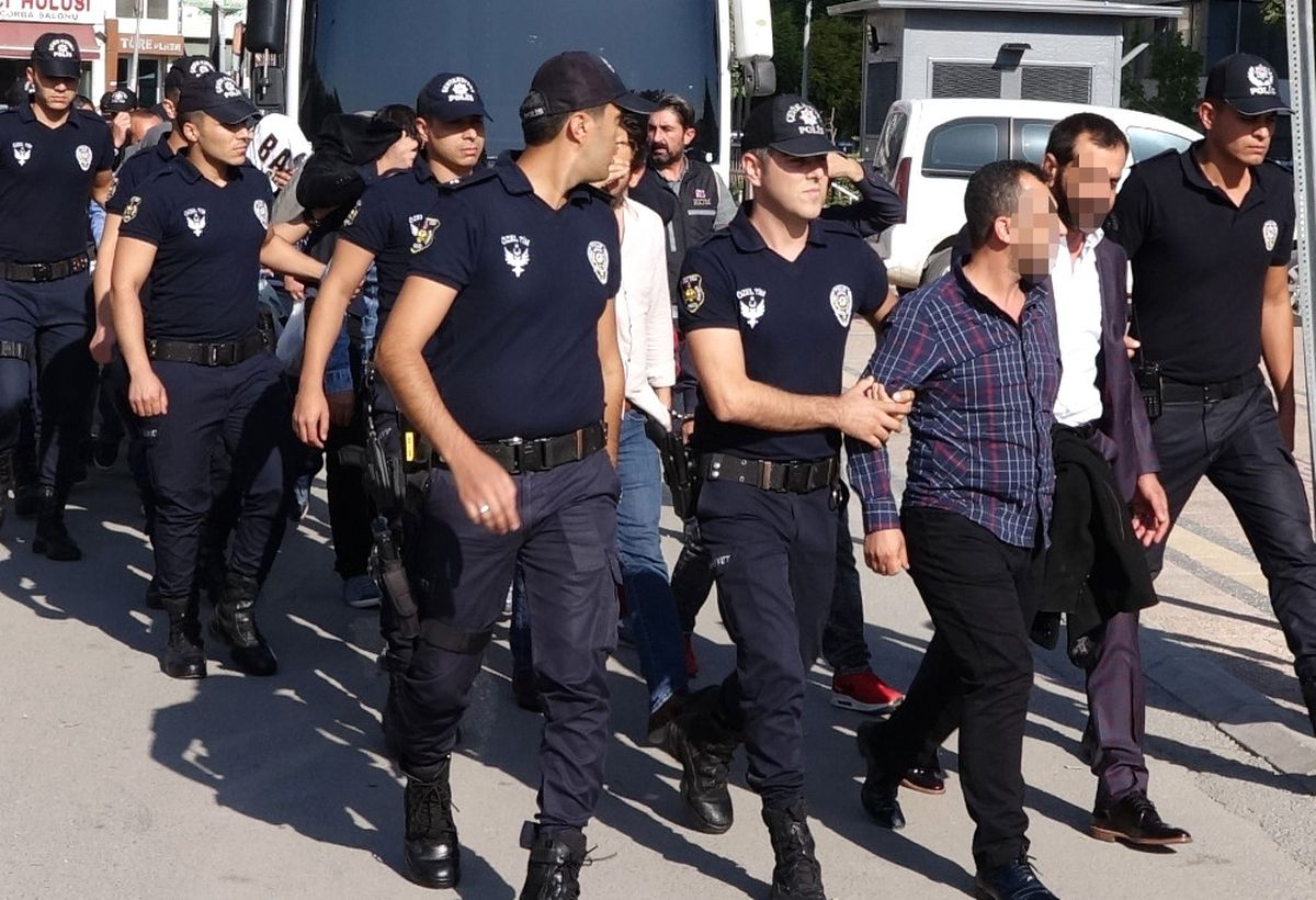 Mersin\'de Emlak Dolandırıcılığı Operasyonu: 28 Gözaltı