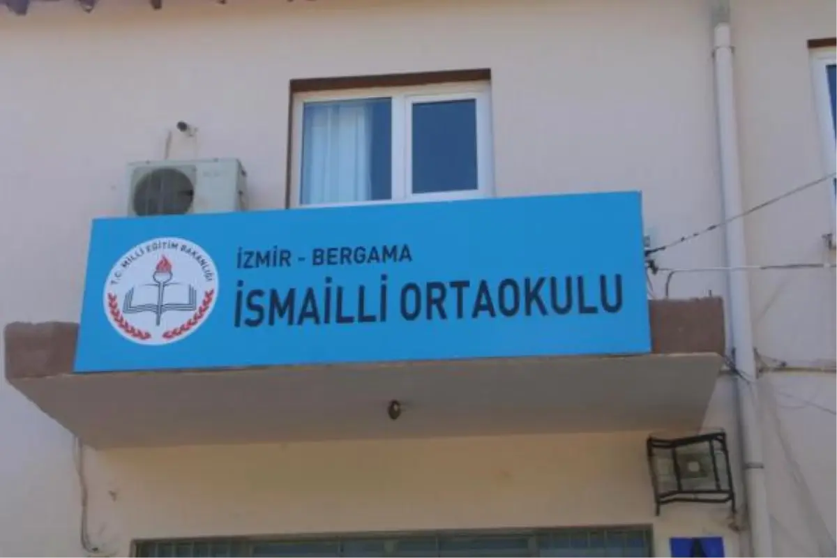 O Hizmetli Yine İşten Çıkarıldı