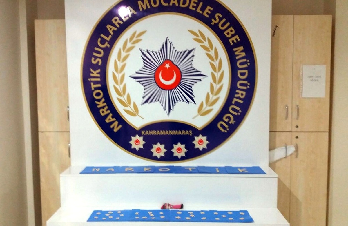 Otomobil Kaputunda Uyuşturucu Hap Sevkiyatı