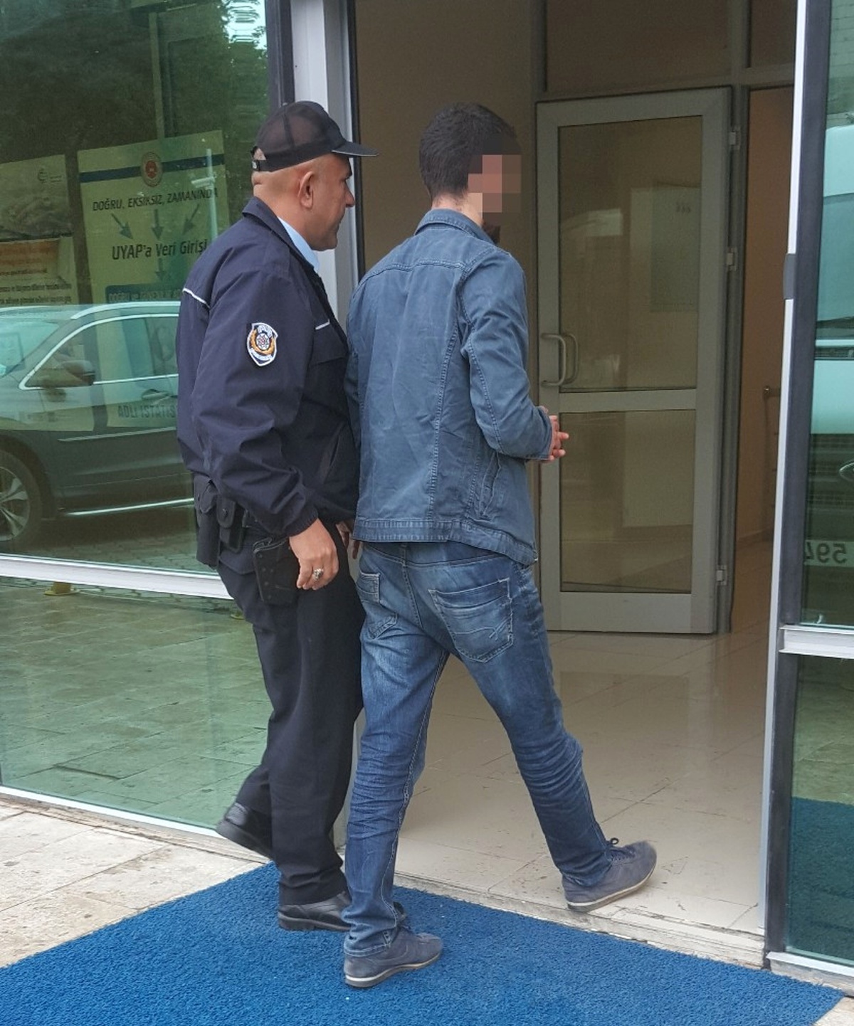 Otomobilden Hırsızlık İddiasına Gözaltı