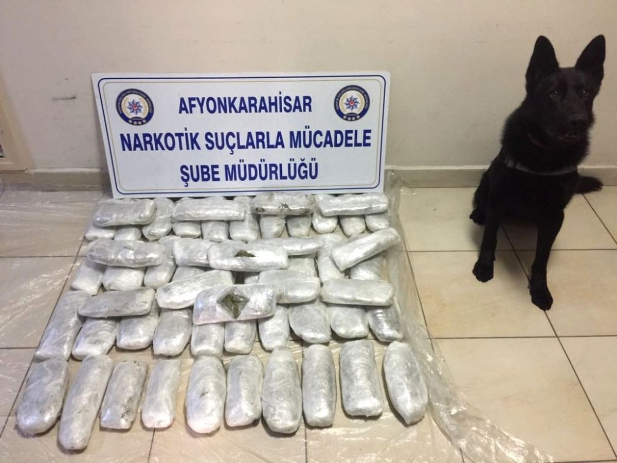 Polis 15 Kilo 425 Gram Kubar Esrar Ele Geçirdi