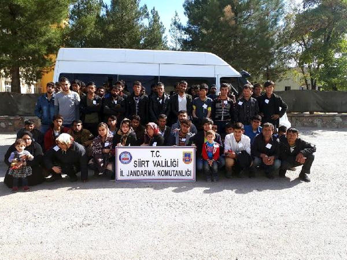 Siirt\'te Minibüsten 55 Kaçak Çıktı