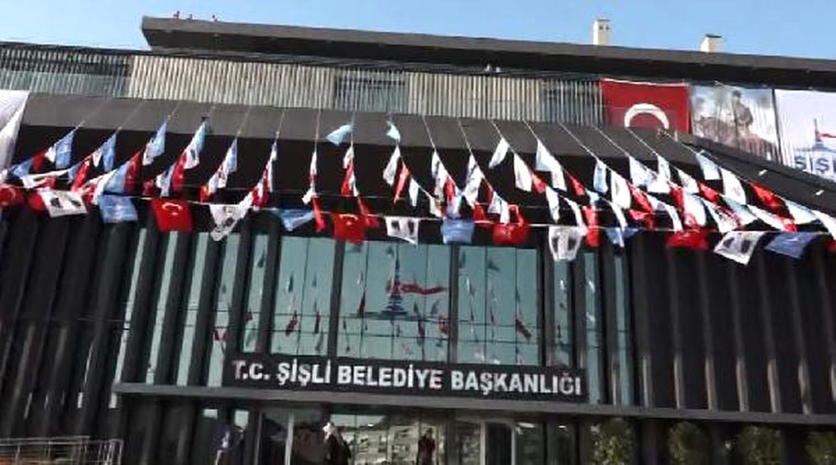 Şişli Belediye Binasında Temizlik Yapan İşçi 2. Kattan Düştü
