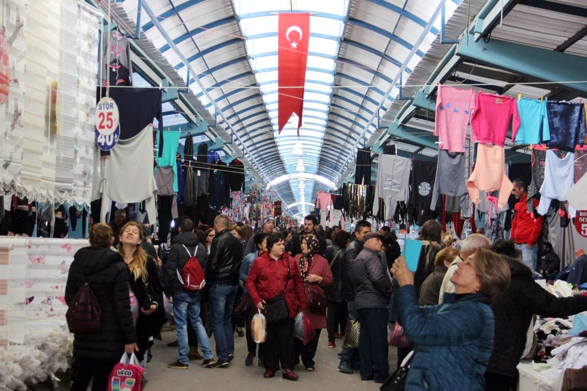 Sosyete Pazarına Akın Ettiler