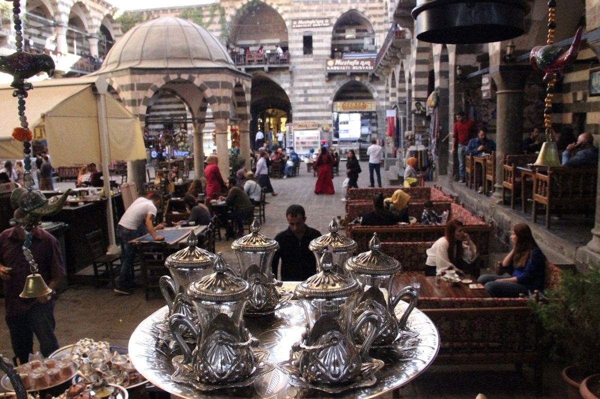 Sur\'da İşler Açılıyor, Tarihi Han Avm\'lerle Yarışıyor