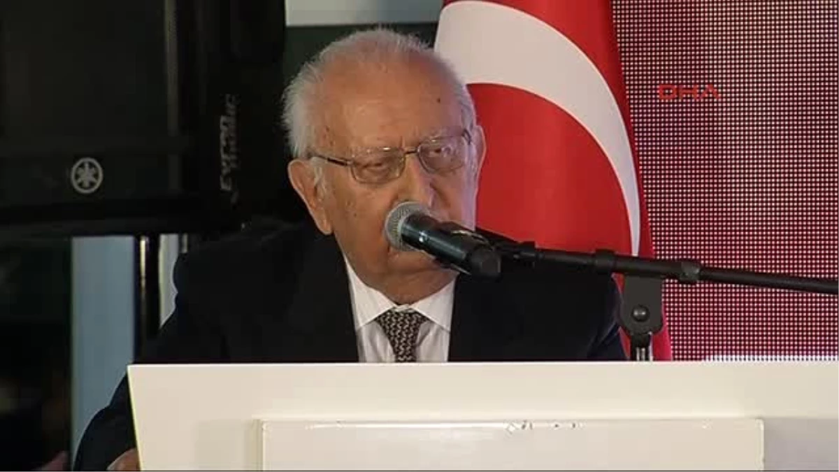 Türkiye Barolar Birliği Onur Ödülünün Avukat Hüsamettin Cindoruk\'a Takdim Töreni -4
