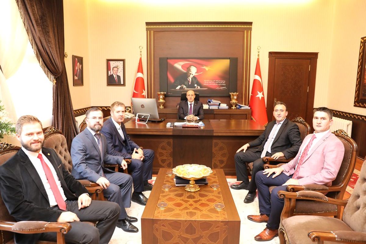 Vali Çiftçi Ankara Trakyalılar Vakfı\'nı Makamında Ağırladı