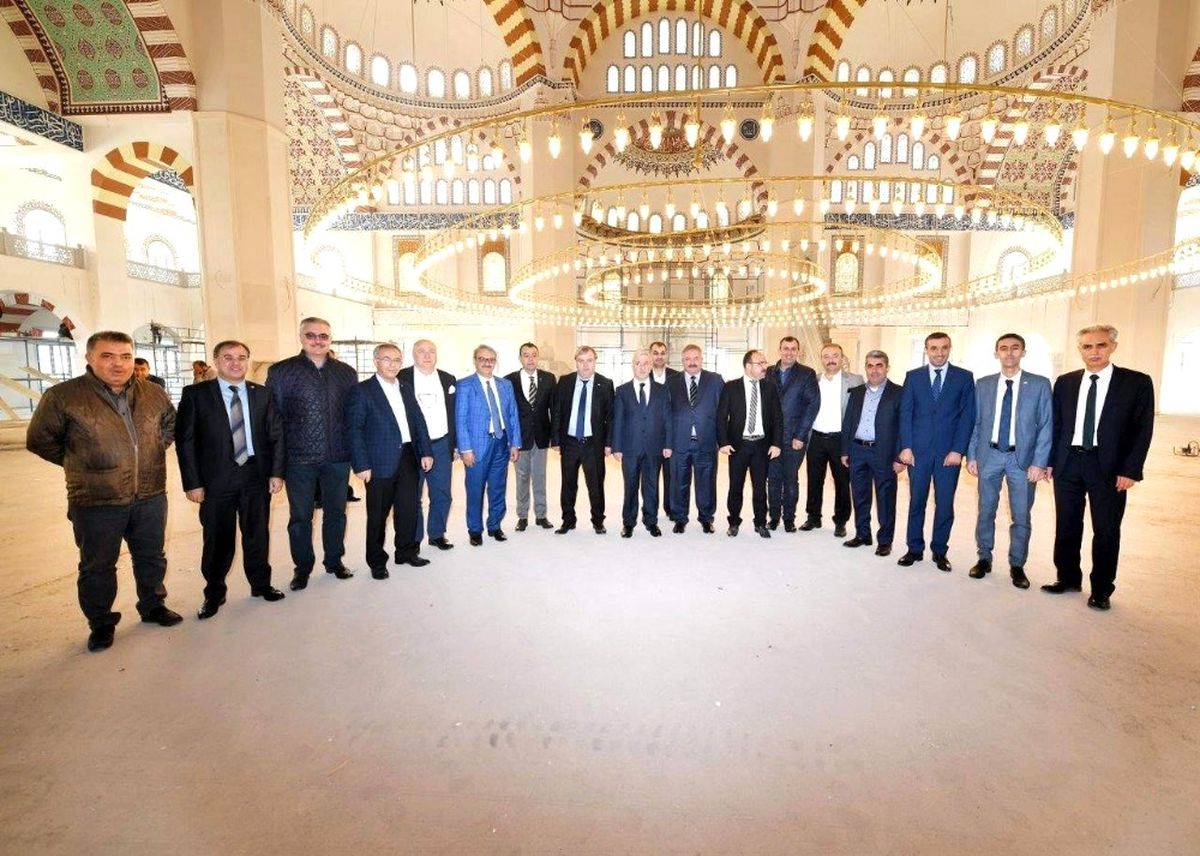 Vali Kamçı, Kayseri Osb Tarafından Yaptırılan Camide İncelemelerde Bulundu