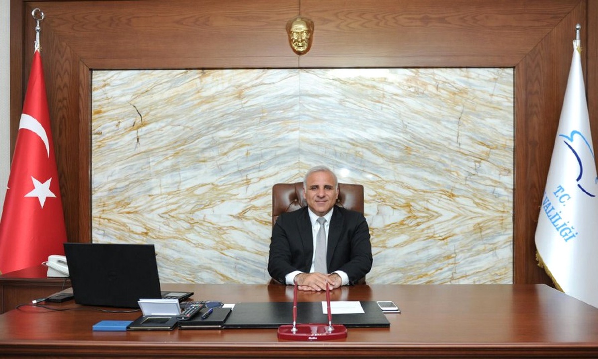 Vali Zorluoğlu\'ndan Cumhuriyet Bayramı Mesajı