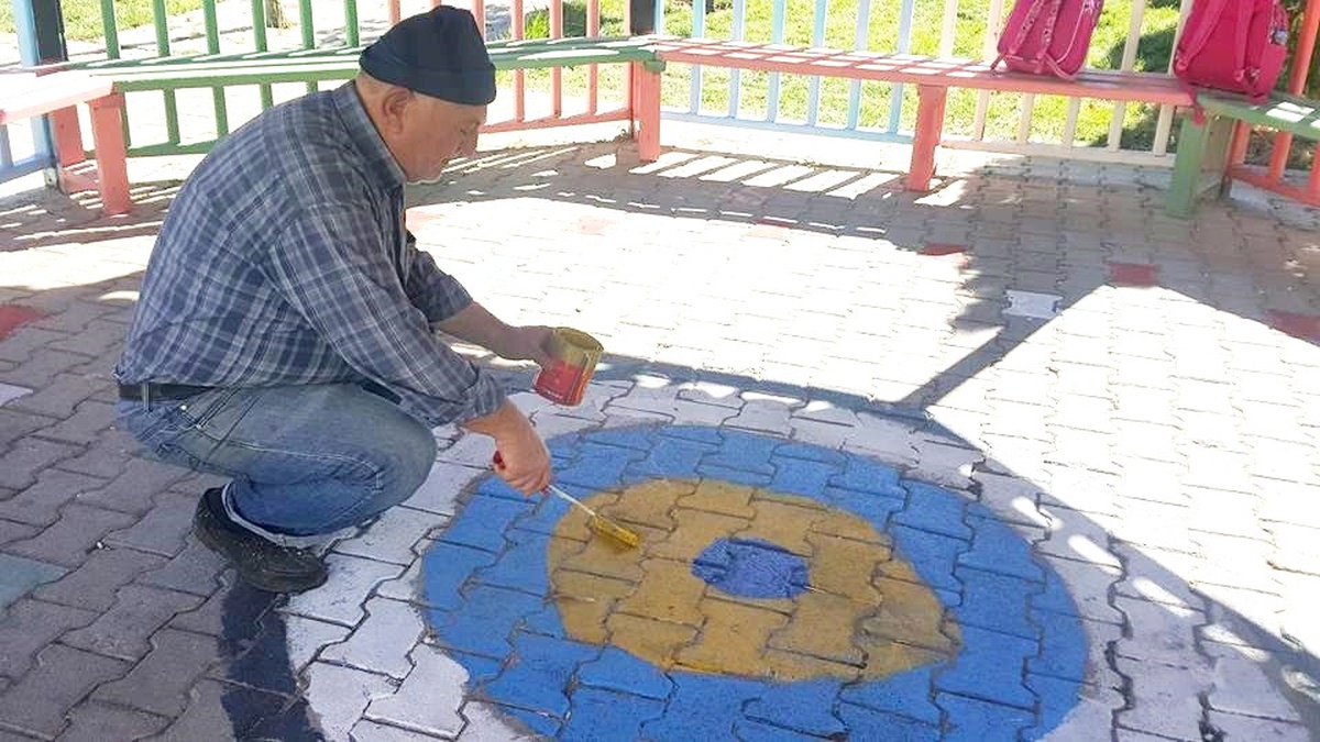 Veteriner Hekim Mustafa Deniz, Okulu Renklendirdi