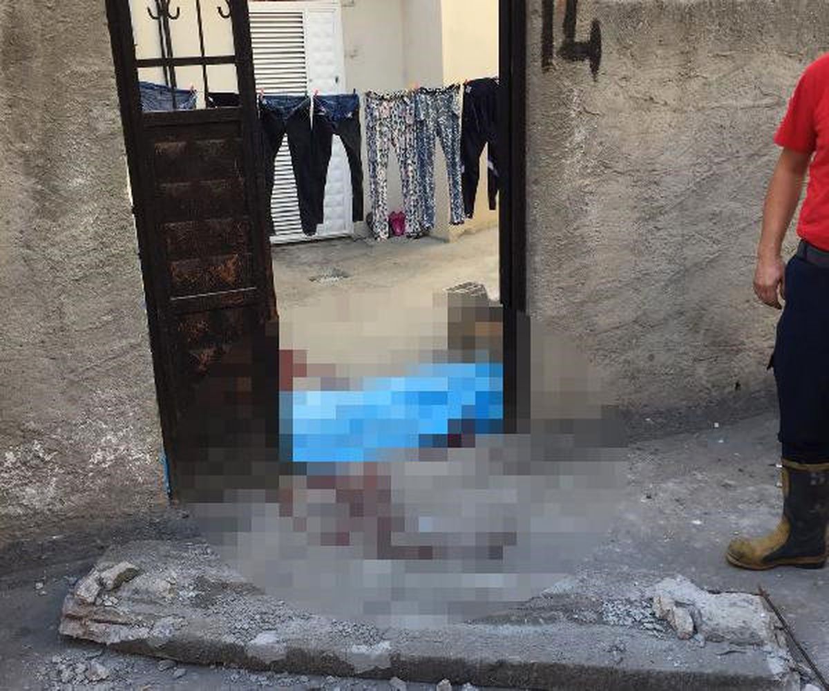 Yıkanan Halıları Götürdü, Çöken Duvar Altında Kalarak Öldü
