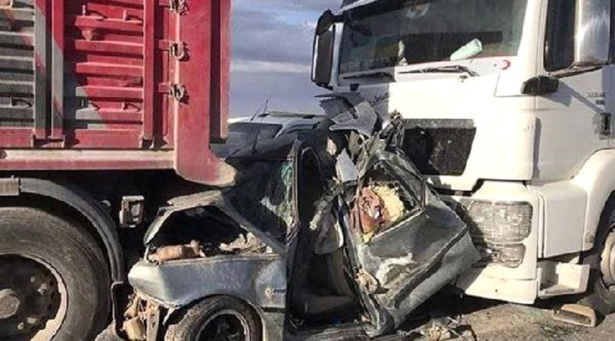Aksaray\'da Kum Fırtınası Nedeniyle 20 Araçlı Zincirleme Kaza: 2 Ölü, 22 Yaralı