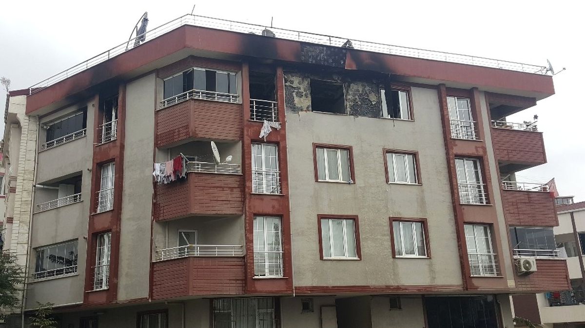 Arnavutköy\'de Çok Sayıda Tüp Bulunan Evde Yangın Çıktı