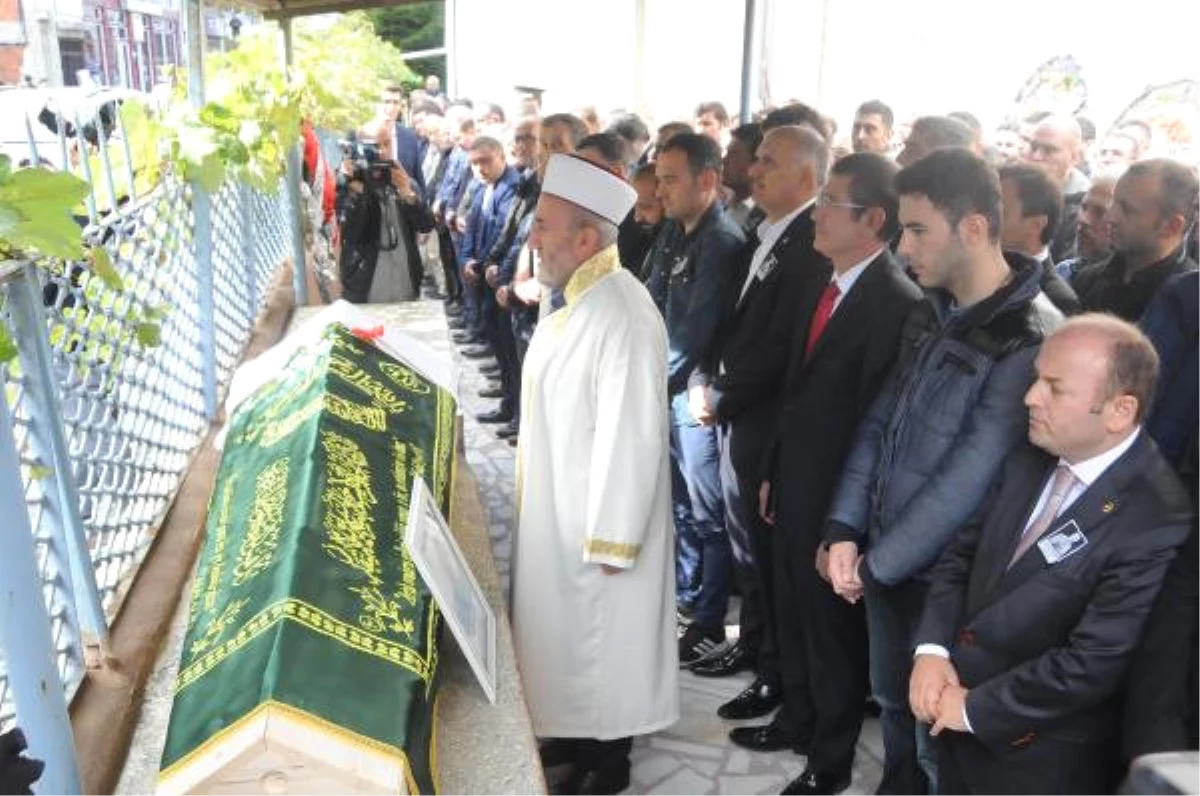 Bakan Canikli, Tirebolu AK Parti İlçe Başkanı\'nın Cenazesine Katıldı