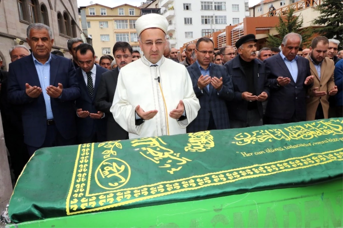 Başbakan Yardımcısı Bozdağ Yozgat\'ta Cenaze Törenine Katıldı