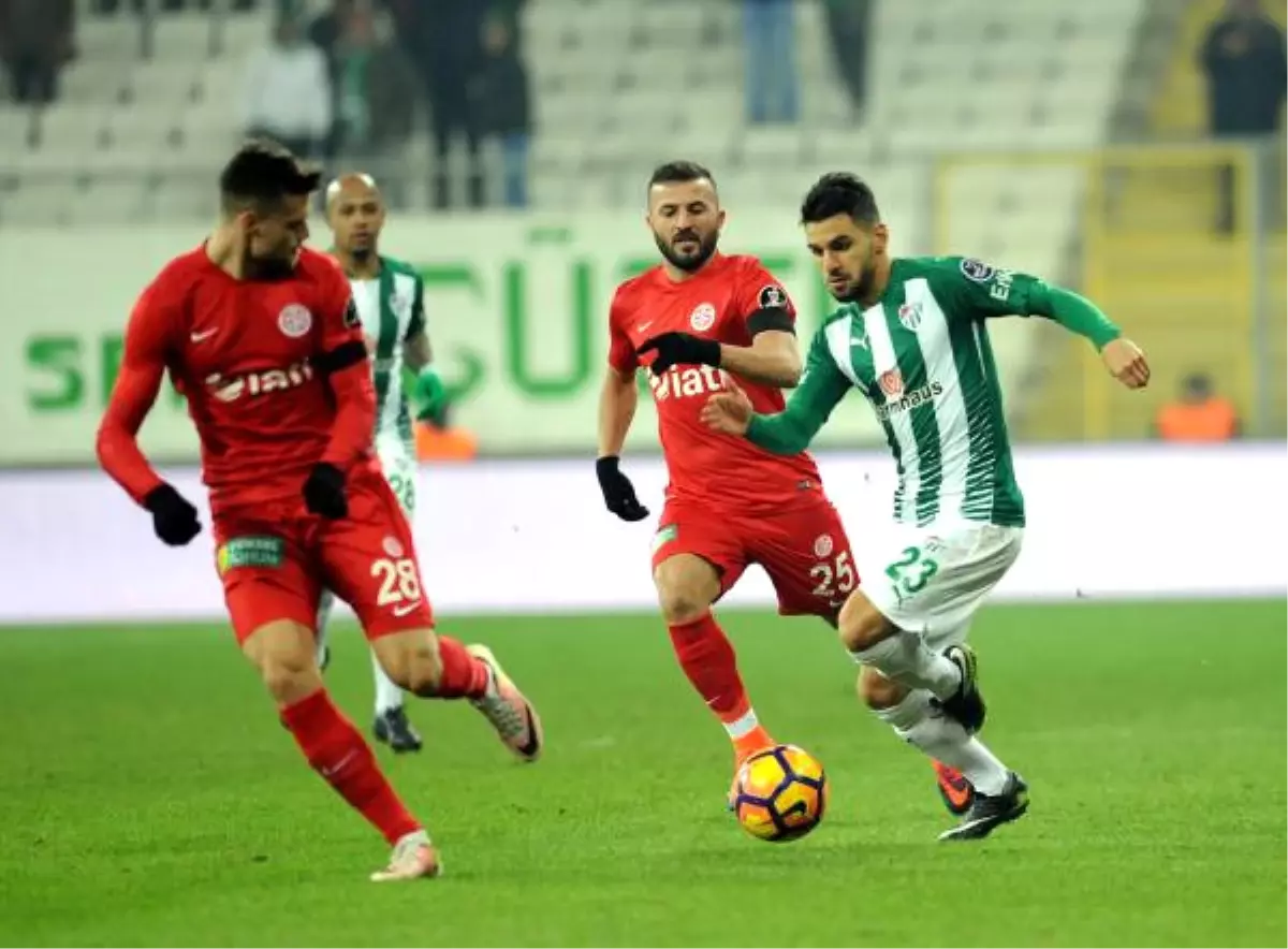 Bursaspor Sahasında Antalyaspor\'u Ağırlıyor