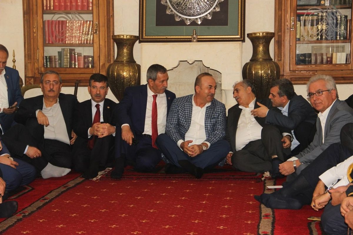 Çavuşoğlu Irak ve Suriyeli Muhaliflerle Bir Araya Geldi