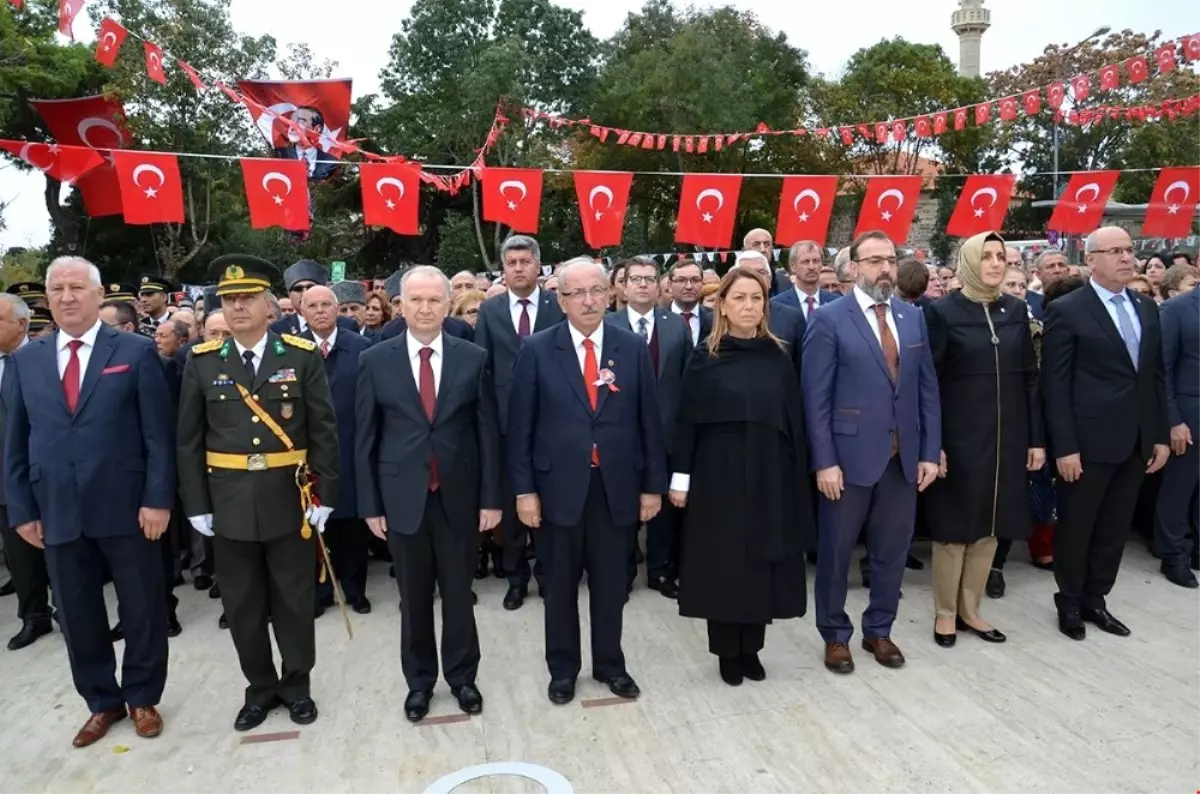 Cumhuriyet Bayramı Kutlamaları Çelenk Sunma Töreni ile Başladı