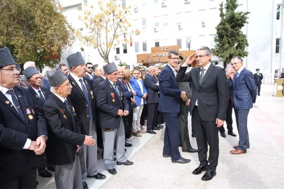 Cumhuriyet Coşkusu İzmir\'in İlçelerini Sardı