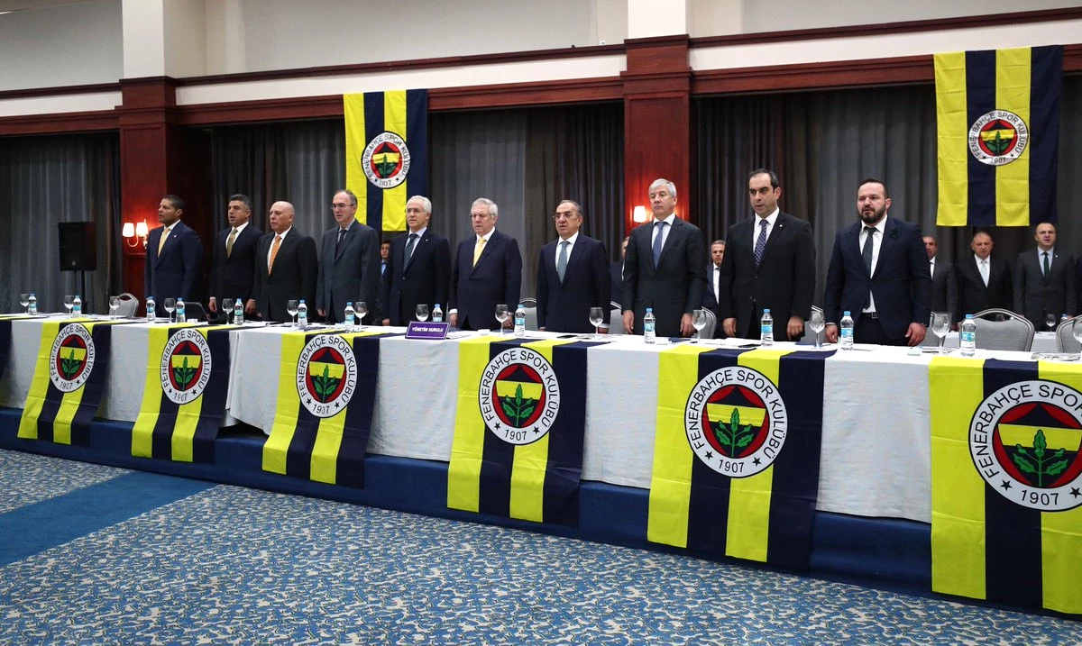Fenerbahçe, Toplam Borcunun 300 Milyon Lira Olduğunu Açıkladı