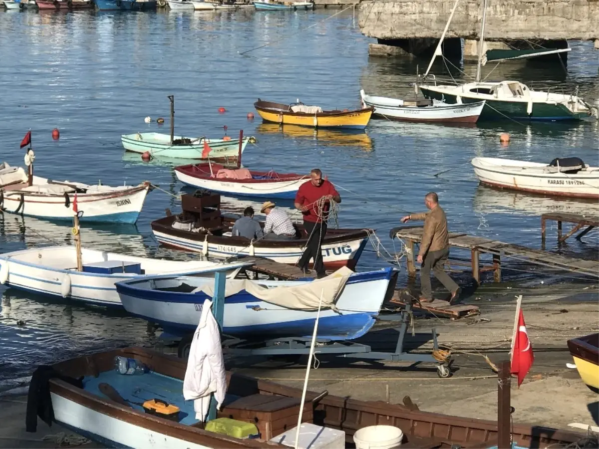 Fıtına Gelecek Diye Balıkçılar Teknelerini Karaya Çekti
