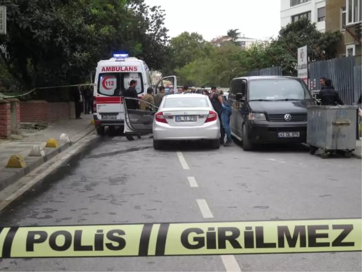 Kadıköy\'de Kadına Otomobilde Silahlı Saldırı (2)