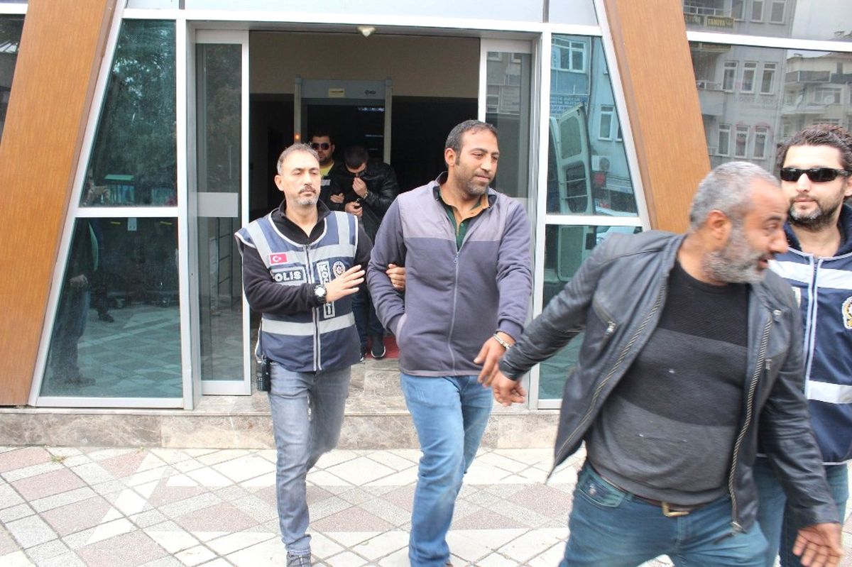 Mağdur Rolü Oynayan 5 Hırsız, Çaldıkları 650 Bin TL\'lik İç Fındığı Satarken Yakalandı