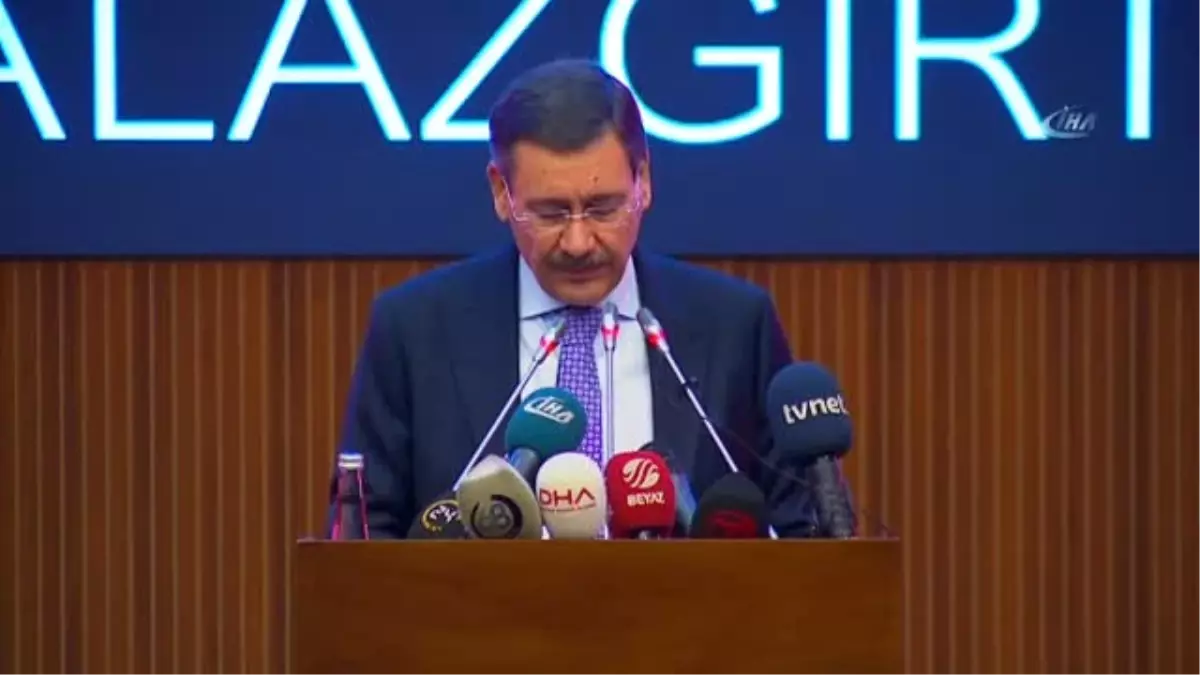 Melih Gökçek: "Erdoğan\'ın Emrine Uyarak Belediye Başkanlığını Bırakıyorum"