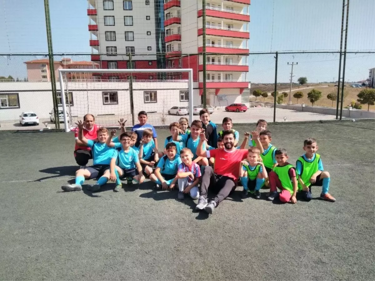 Edirne\'de Minik Futbolculara Barcelona ve Altınordu Modeli