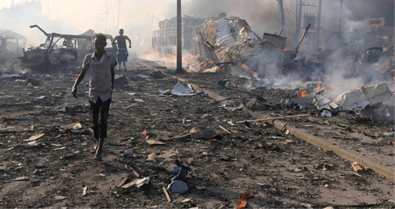 Somali\'de Peş Peşe Bombalı Saldırı: 18 Ölü, 30 Yaralı