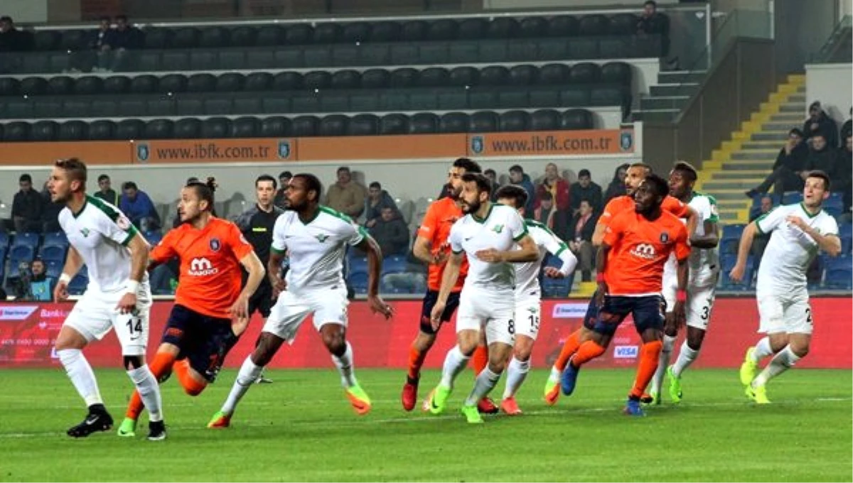 Süper Ligde Başakşehir, Uzatmalarda Bulduğu Golle Akhisarspor\'u 2-1 Yendi