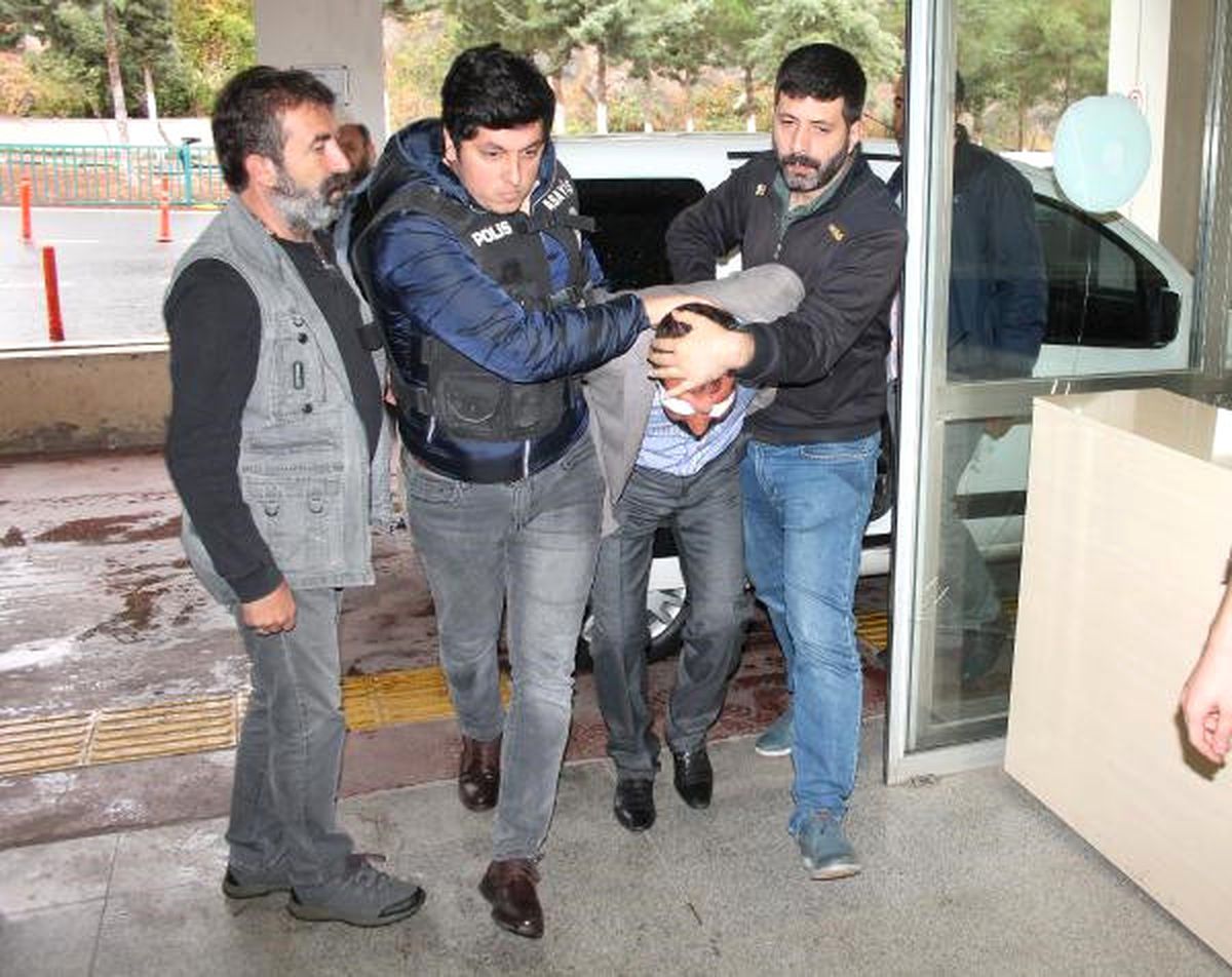 Temizlikçi Gibi Davranan Polis, Cinayet Şüphelisini Yakaladı