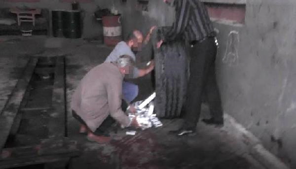 Tır\'ın Yedek Lastiğinde 5 Bin Paket Kaçak Sigara Bulundu