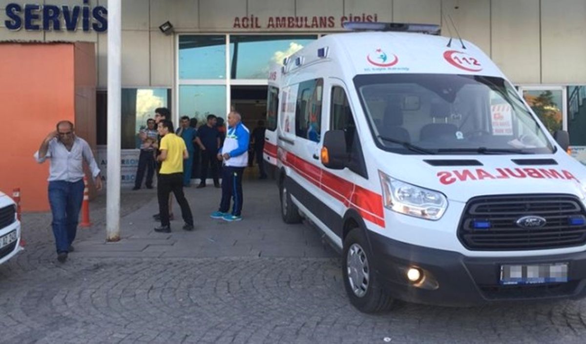 Ankara\'da Servis Devrildi: 28 Yaralı