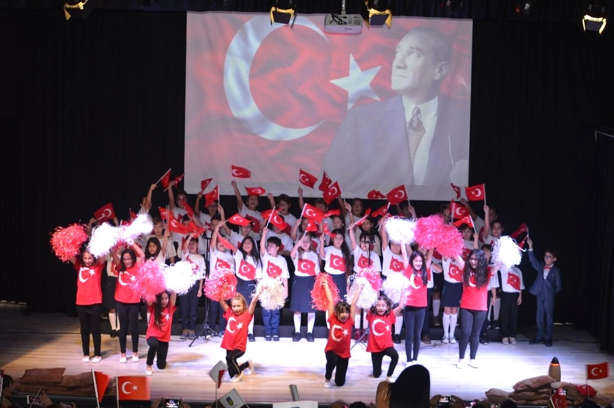 Başak Koleji 29 Ekim Cumhuriyet Bayramı\'nı Coşkuyla Kutladı