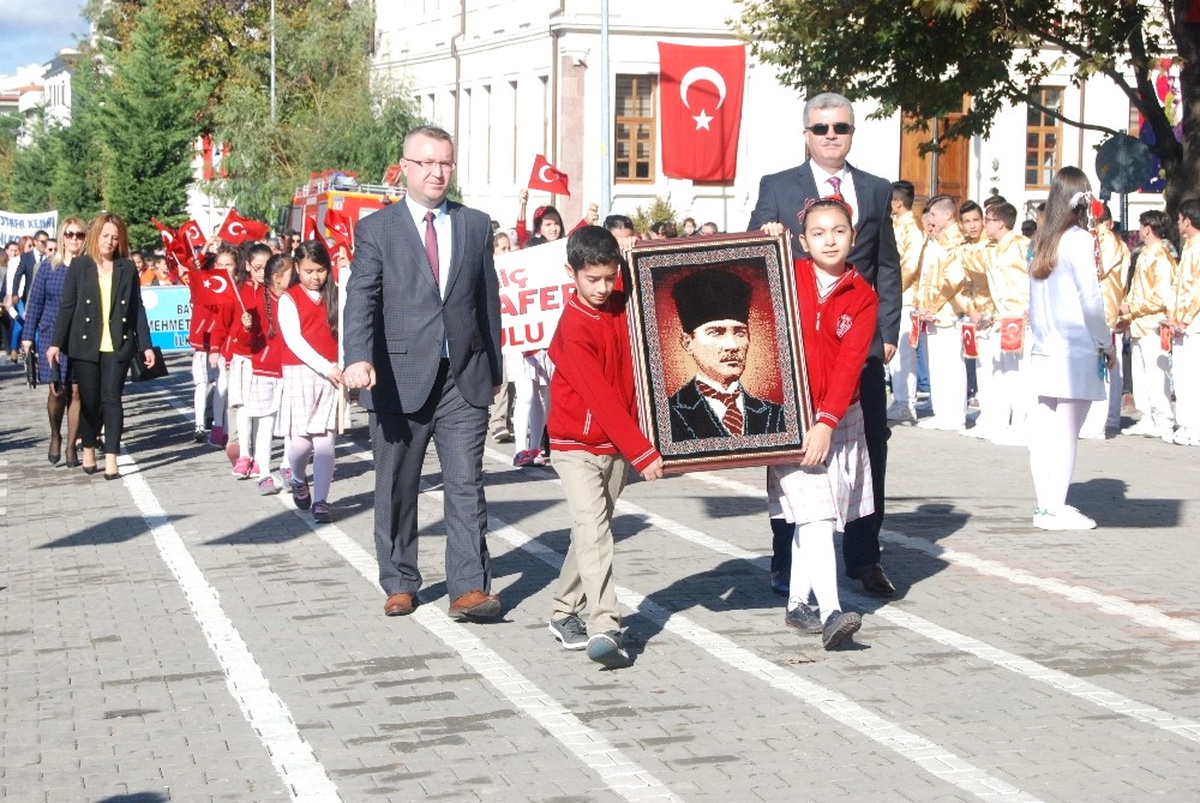 Bayramiç\'te Cumhuriyet Bayramı Coşkuyla Kutlandı