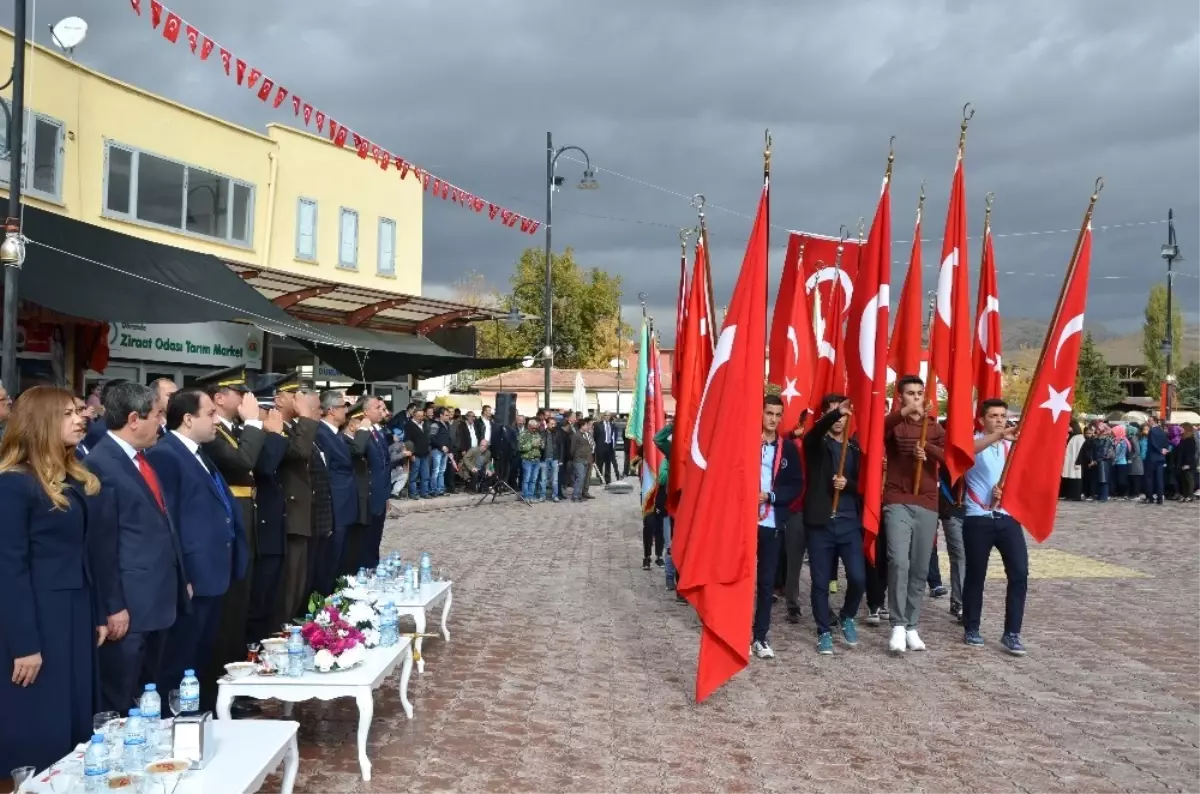 Cumhuriyet Bayramı Darende\'de Kutlandı