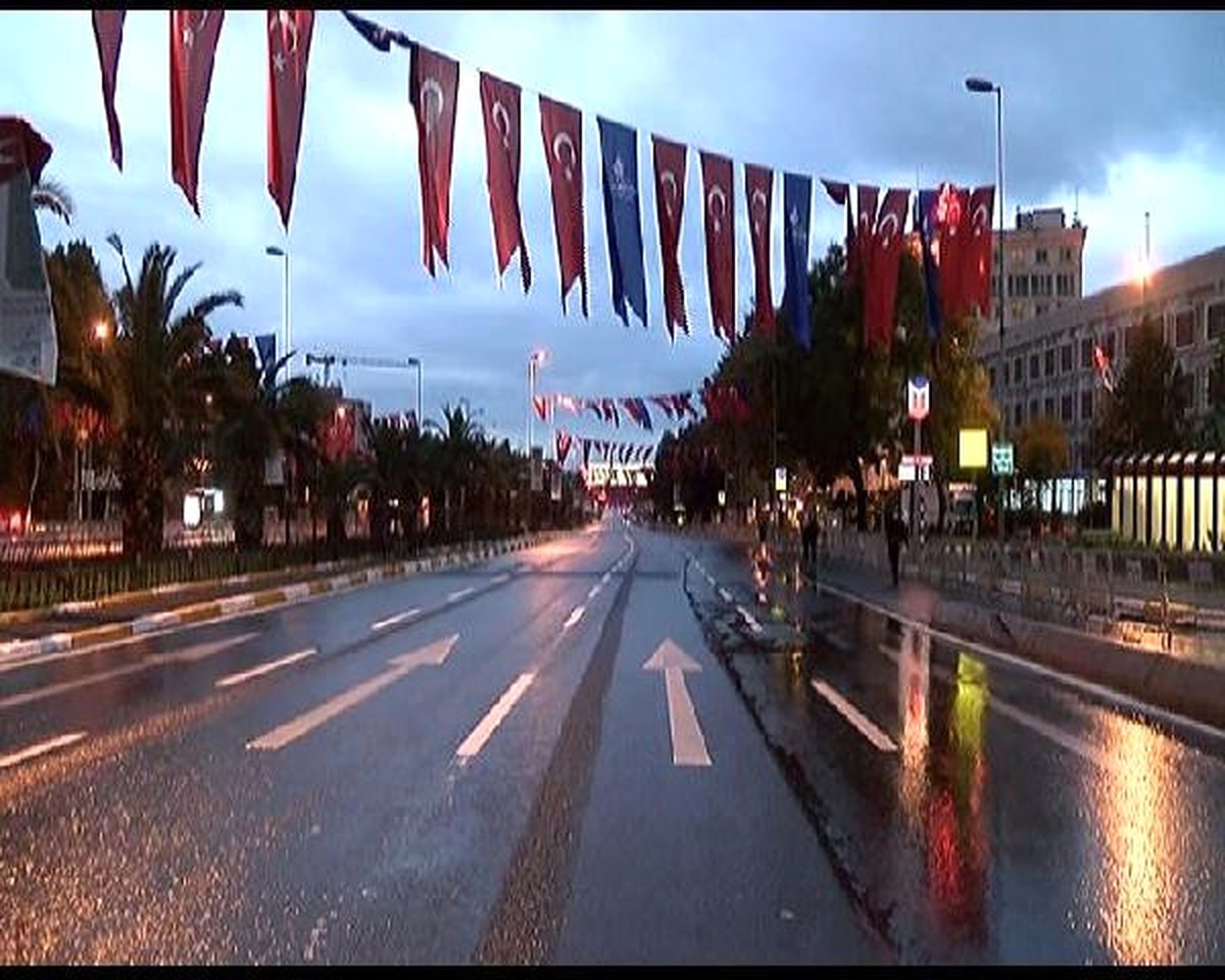 Cumhuriyet Bayramı Kutlamalarının Yapılacağı Vatan Caddesi Trafiğe Kapatıldı