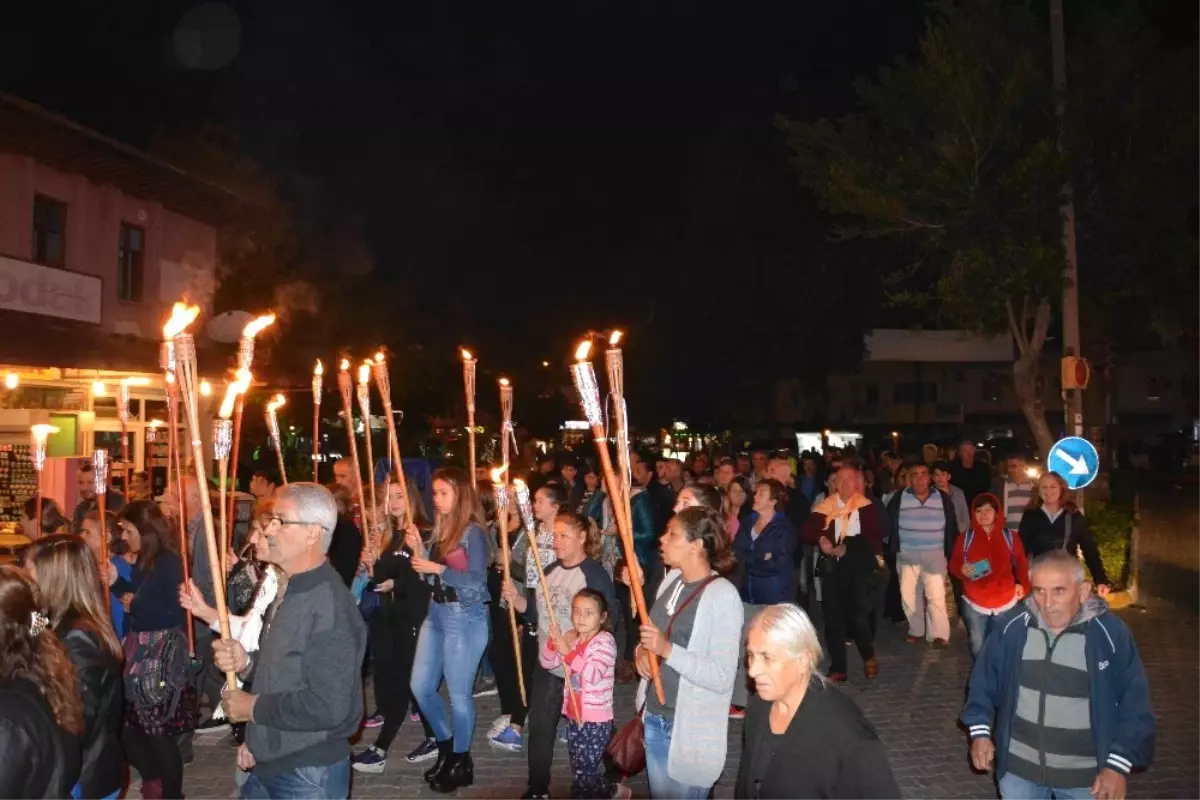 Dalyan\'da "Fener Alayı" Yürüyüşü