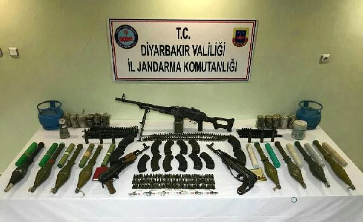 Diyarbakır\'da PKK\'nın Silah ve Malzemeleri ile 1 Ton 661 Kilo Esrar Ele Geçirildi